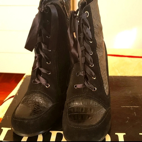 𝅺LORIBLU Adorable Booties EUC - Picture 6 of 7